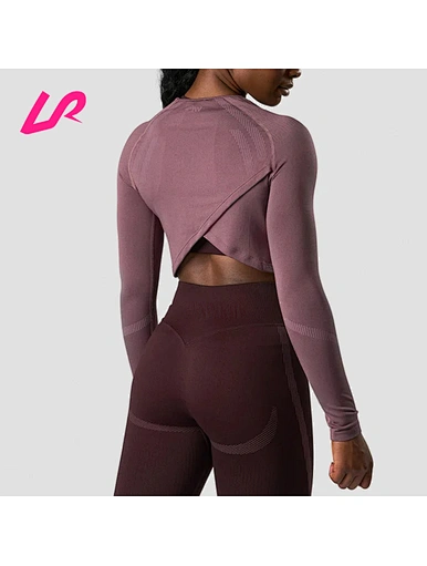 Upgrade your casual style with our seamless long sleeve. Shop now for a range of sizes and colors to elevate your wardrobe with our seamless long sleeve.
